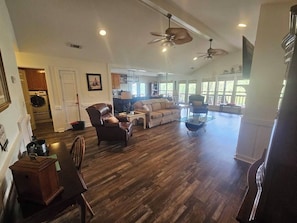 Smart TV, fireplace, stereo