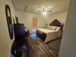 3 bedrooms, desk, free WiFi, bed sheets