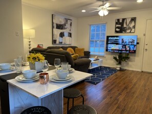 TV connectée, livres, écrans d'ordinateur, imprimantes