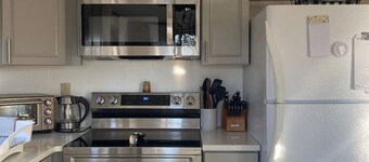 Charming Cottage on a hill by Camelback and Kalahari