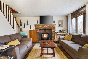 Smart-TV, Kamin, DVD-Player, Tischfußball