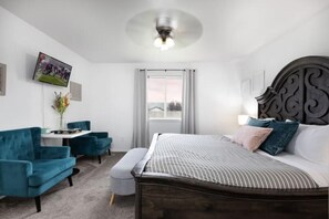 3 habitaciones, tabla de planchar con plancha y cuna de viaje 