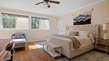 9 bedrooms, desk, iron/ironing board, travel crib