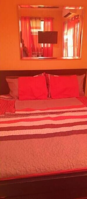 4 chambres, bureau, accès au Wi-Fi (inclus), literie fournie