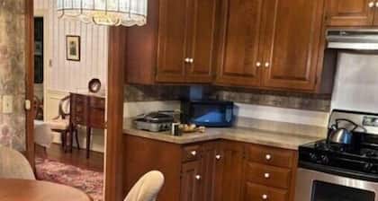 Victorian Oasis in Mineral City, near Atwood - Deer Hunting - Hot Tub