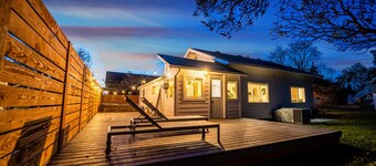 Jungalow Bungalow w/hot tub right across from WWU, close to downtown and shops!