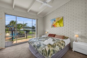 2 quartos, ferros/tábuas de passar roupa, acesso à internet