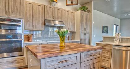 Event Ready Spacious Tucson Villa w/ Private Pool