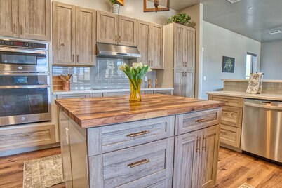 Event Ready Spacious Tucson Villa w/ Private Pool