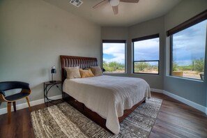 6 bedrooms, desk, iron/ironing board, travel cot - Event Ready Spacious Tucson Villa w/ Private Pool (Tucson)