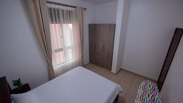 2 slaapkamers, een strijkplank/strijkijzer, wifi, beddengoed