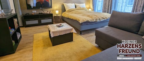 6 Schlafzimmer, Zimmersafe, Schreibtisch, Reisekinderbett