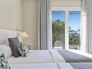 3 dormitoris, planxa i posts de planxar, Internet i roba de llit 