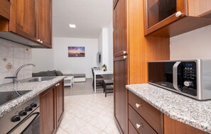 Fridge, oven, stovetop, dishwasher - Cozy apartment in Pula with kitchen (Pula)
