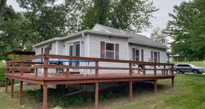 Oquawka Cottage With River View