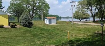Oquawka Cottage With River View