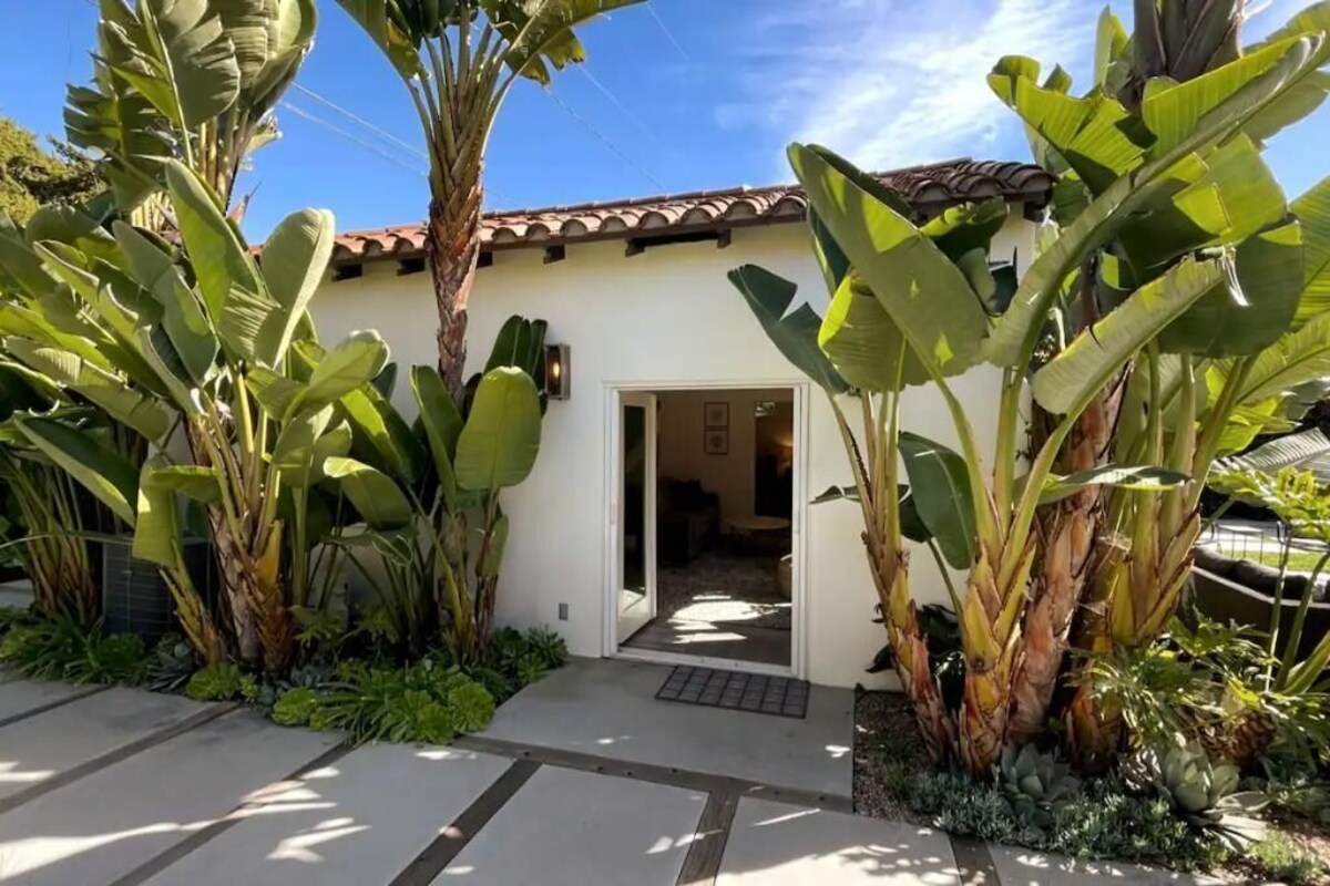 Private Guest House - Central Location - Dog Friendly - Full Kitchen