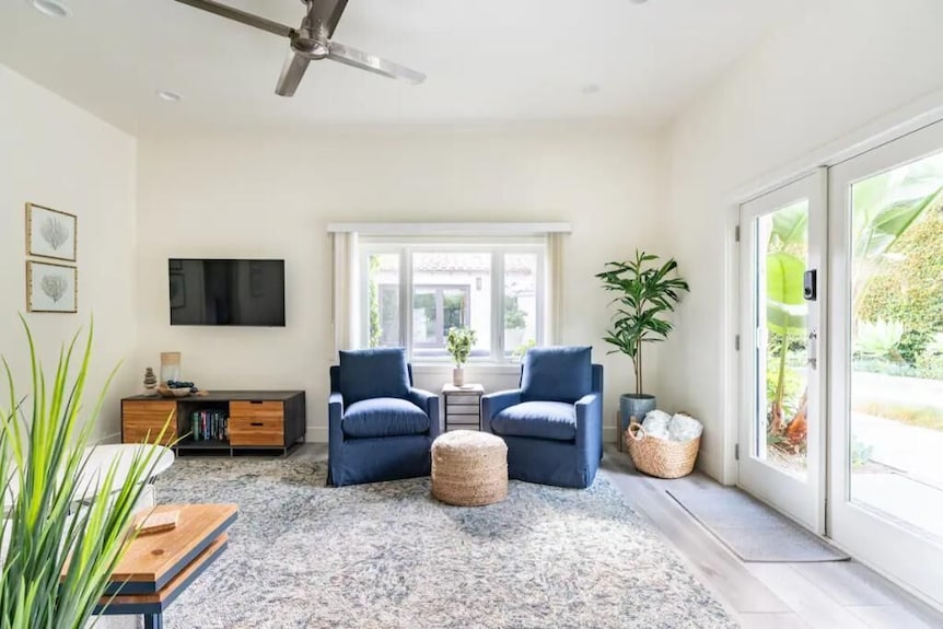 Private Guest House - Central Location - Dog Friendly - Full Kitchen - Santa Barbara, CA