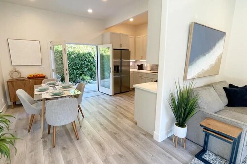 Private Guest House - Central Location - Dog Friendly - Full Kitchen