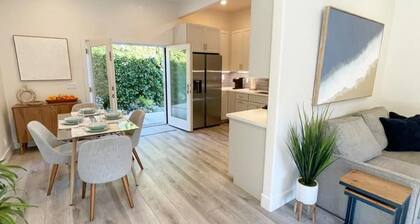 Private Guest House - Central Location - Dog Friendly - Full Kitchen