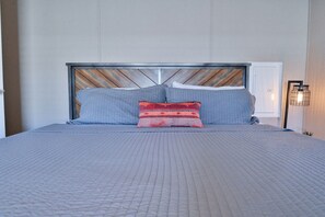 3 多间卧室、熨斗/熨衣板、WiFi、床单