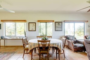 Dining - Sugar Mill Ranch House with Amazing Ocean Views (Pepeekeo)