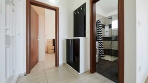 Shower, hair dryer, towels