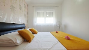 1 bedroom, iron/ironing board, free WiFi, bed sheets - Charming apartment Adria with sea view and with communal pool (Okrug Gornji)