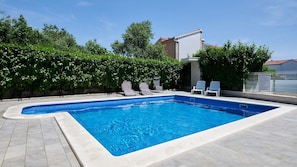 Pool - Charming apartment Adria with sea view and with communal pool (Okrug Gornji)