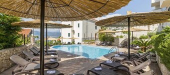 Seaview apartment Clementin with shared pool - EOS CROATIA