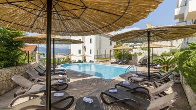 Seaview apartment Clementin near beach and with shared pool