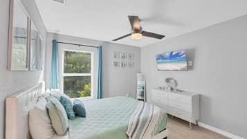 3 bedrooms, desk, iron/ironing board, travel cot