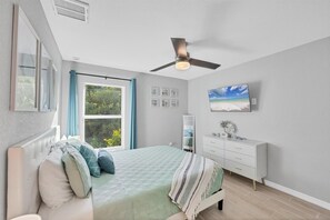 3 bedrooms, desk, iron/ironing board, travel crib