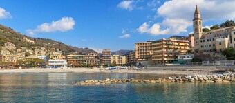 1 bedroom beach front apartment in Recco