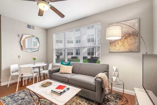 Apartment | 1 bedroom - Dallas Designer 1BD 1BA Downtown Apartment (Dallas)
