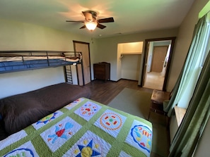 8 Schlafzimmer, Reisekinderbett, kostenloses WLAN, Bettwäsche