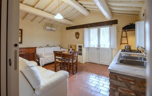 Interior - Awesome home in Castiglion Fiorentino (Castiglion Fiorentino)