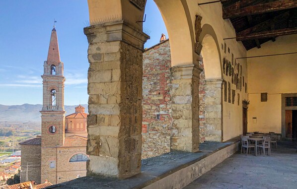 Terrace/patio - Awesome home in Castiglion Fiorentino (Castiglion Fiorentino)