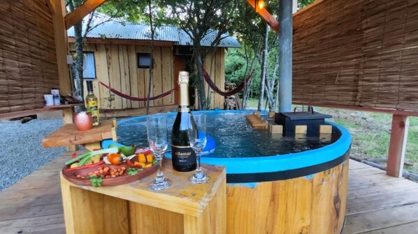 مغطس سبا خارجي