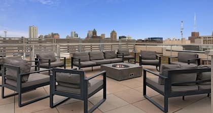 Milwaukee Alluring 1BD 1BA Downtown Apartment