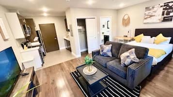 1 bedroom, in-room safe, desk, iron/ironing board