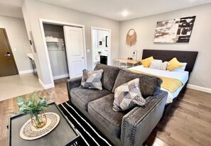 1 bedroom, in-room safe, desk, iron/ironing board