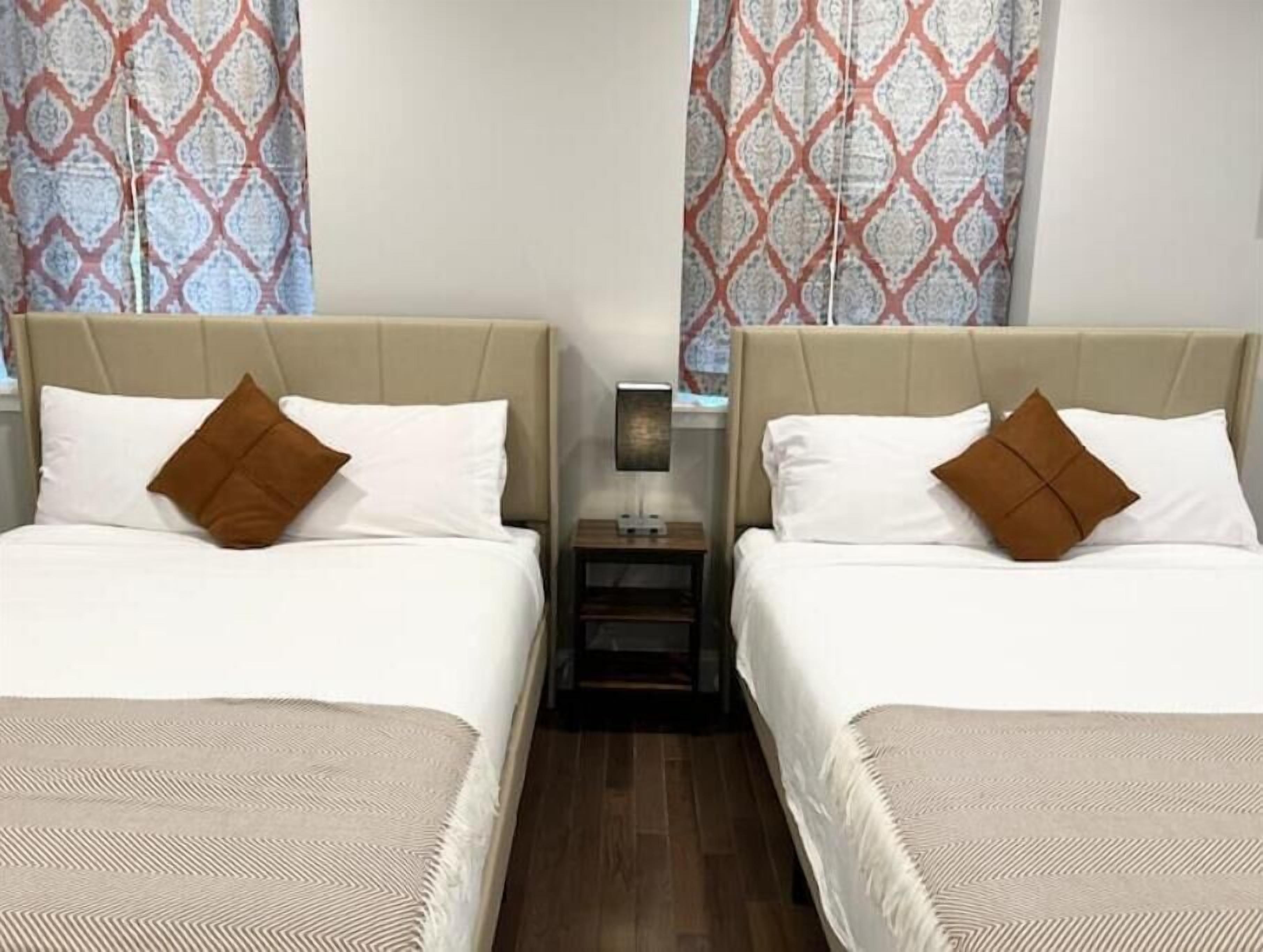 306 Deluxe double Queen suite in the center city