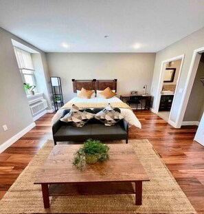 1 chambre, bureau, chambres insonorisées, fer et planche à repasser