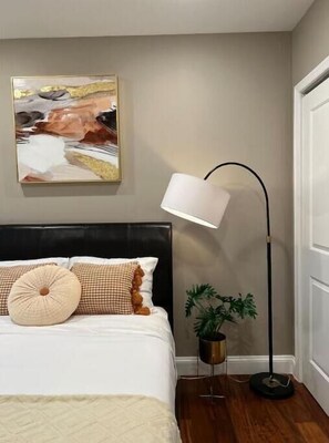 1 Schlafzimmer, Schreibtisch, WLAN, Bettwäsche