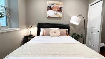 1 bedroom, desk, WiFi, bed sheets