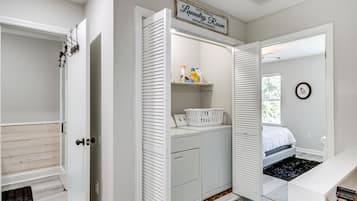 2 chambres, fer et planche à repasser, accès Internet, draps fournis