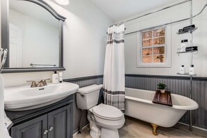 淋浴设施、吹风机、毛巾、肥皂