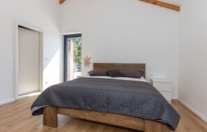 3 soverom, reiseseng for barn, wi-fi (inkludert) og sengetøy