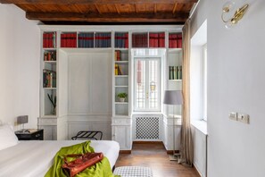 2 bedrooms, iron/ironing board, WiFi, bed sheets - iFlat | Classic And Contemporary Home (Roma)